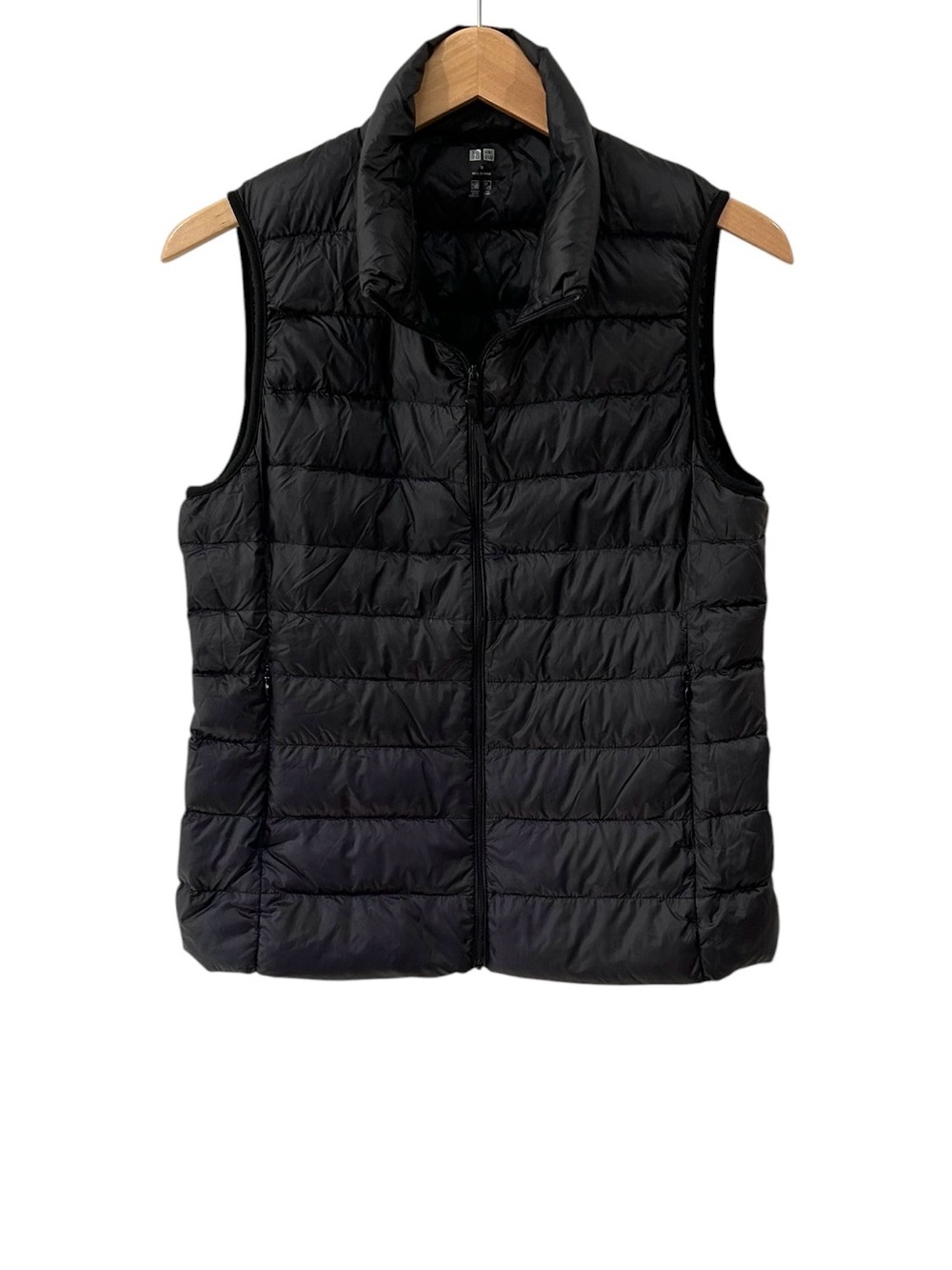 Uniqlo womenโs down puffer vest M black lightweight packable slim fit